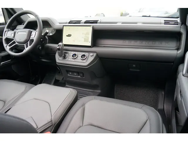 Land Rover Defender Hard Top 3.0 P400 110 MHEV X-Dynamic HSE | Grijs Kenteken | Verwarmd stuurwiel |...