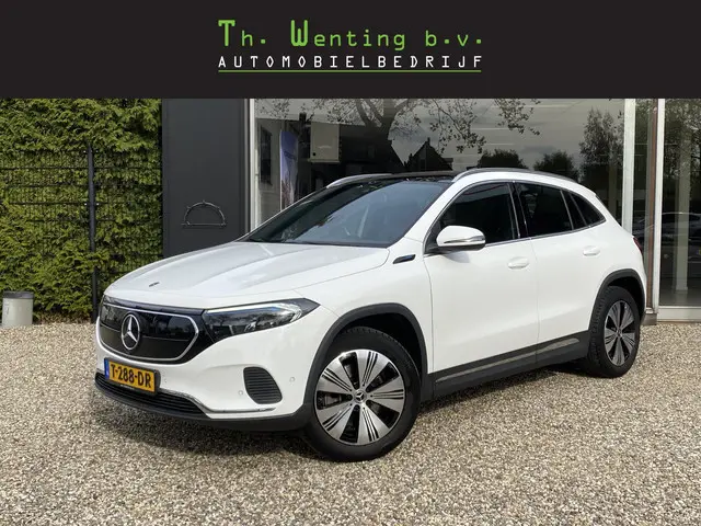 Mercedes-Benz EQA 300 4MATIC AMG Line 67 kWh | Panoramadak | Stoelverwarming | 1800kg Trekgewicht |...
