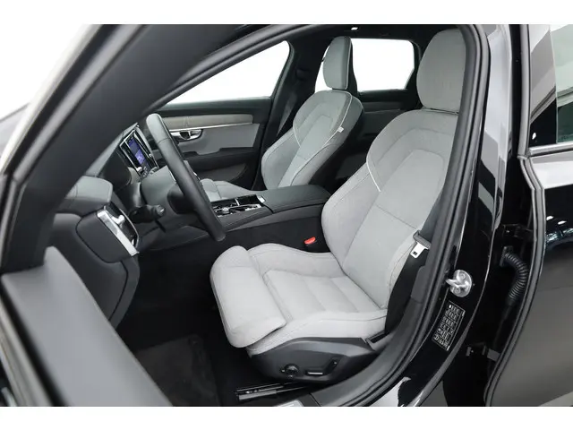 Volvo V90 T8 Recharge Ultra Dark | Luchtvering | Pano | HUD | Elek. Trekhaak | Harman Kardon | Memor...