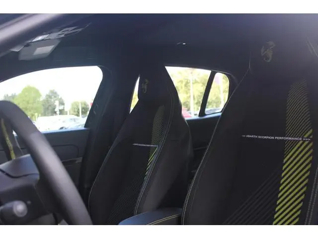 ABARTH 600e Abarth Turismo 240PK 54 kWh | "TORSEN" MECHANISCH SPERDIFFERENTIEEL | SABELT SPORT STOEL...