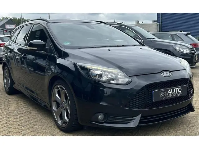 Ford Focus Wagon 2.0 EcoBoost ST-3 250PK | Onderhoudshistorie | Nette Staat | Achteruitrijcamera | R...