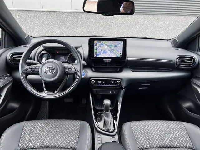 Toyota Yaris 1.5 Hybrid Executive/Leder/Adaptive/Matrix-Led/Camera/Carplay/17"