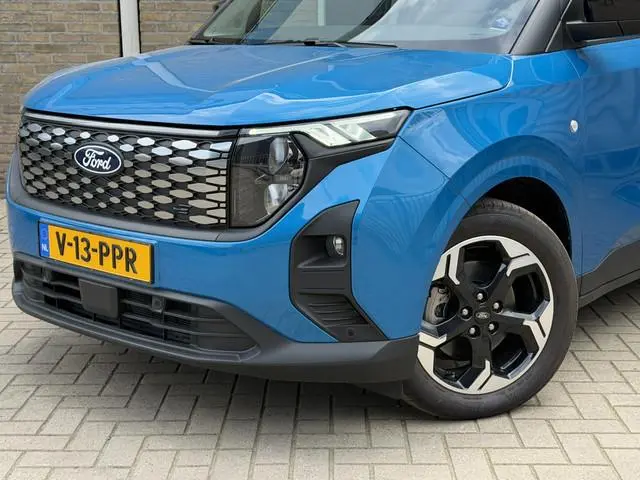 Ford E-Transit Cour. Limited 44 kWh Direct rijden/CarPlay/Sortimo inbouw/stoelverwarming