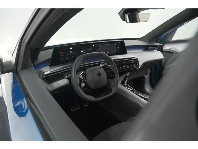 Peugeot 5008 1.2 Hybrid 136 GT | 360 Camera | Panoramadak | Elektrische Kofferklep | Winterpakket