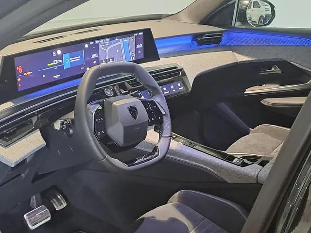Peugeot e-3008