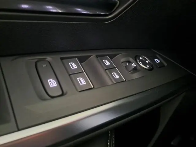 Peugeot e-3008