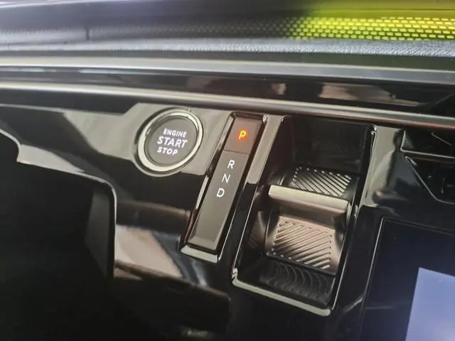 Peugeot e-3008