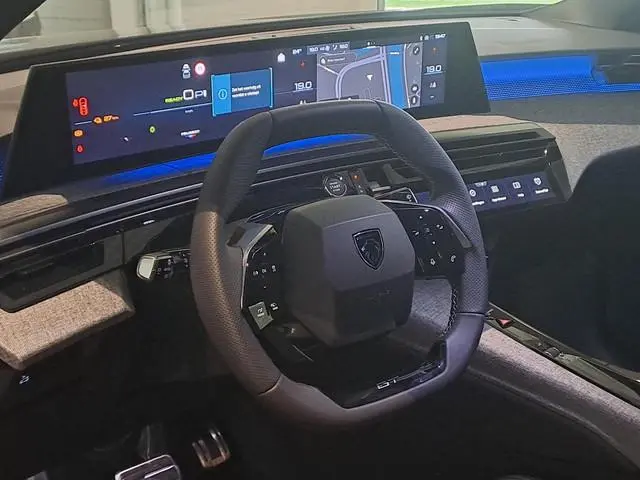 Peugeot e-3008