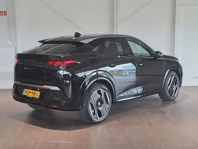 Peugeot e-3008