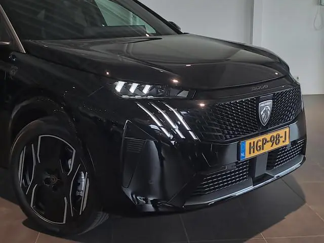 Peugeot e-3008