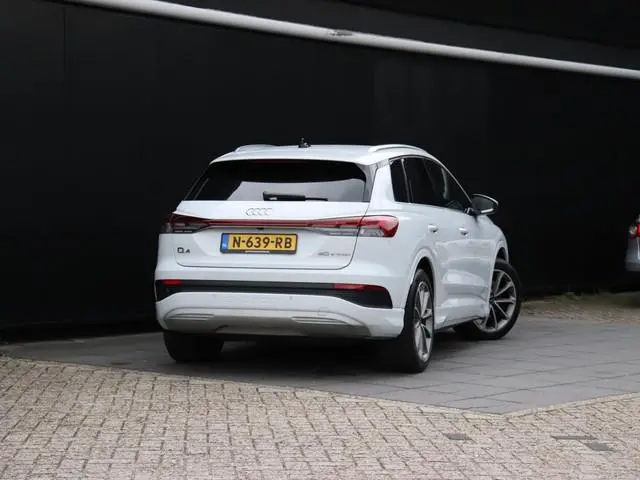 Audi Q4 e-tron 40 Launch edition S Competition 77 kWh | LEDER | STOELVERW. | HEAD-UP | CAMERA | NAVI...