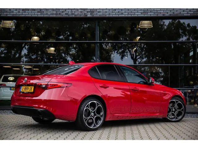 Alfa Romeo Giulia 2.0T Sprint 200pk , Eerste eigenaar, Origineel Nederlands, Leder