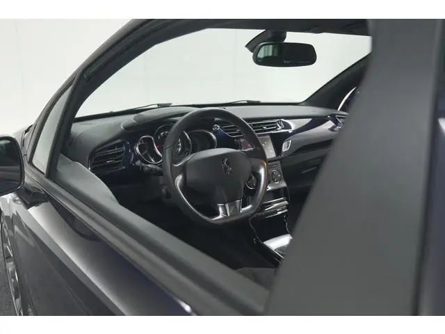 DS 3 PureTech 110 So Chic | Camera | Navigatie | Parkeersensoren | Climate Control