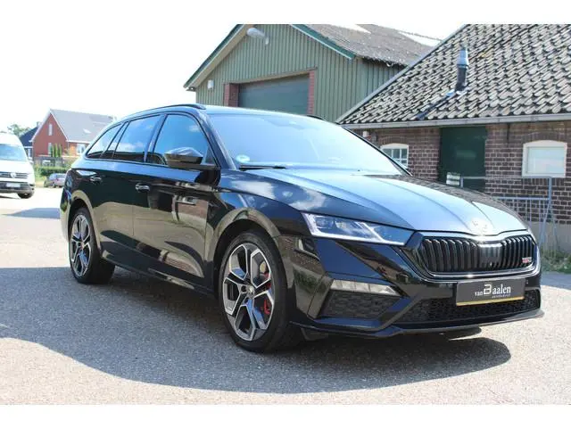 ŠKODA Octavia Combi 1.4 TSI RS iV PHEV SOh 93% LEER PANO LED TH 134000KM!!!