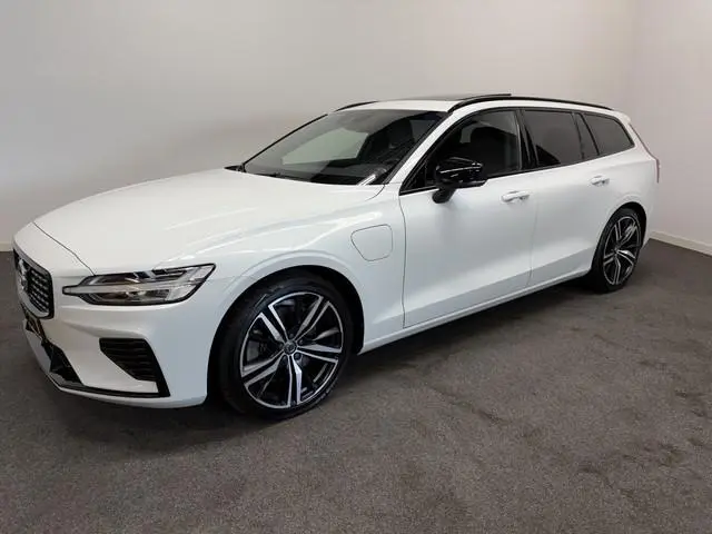 Volvo V60 2.0 T6 Recharge AWD R-Design Trekhaak 2000kg/ Adapt.Cruise/ Stuur &Stoel verw./ Camera/ Su...