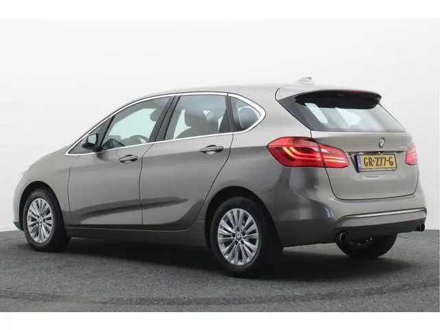 BMW 2-serie Active Tourer 220i Luxury Leer, Memory, LED, Camera, Trekhaak, Navigatie, PDC