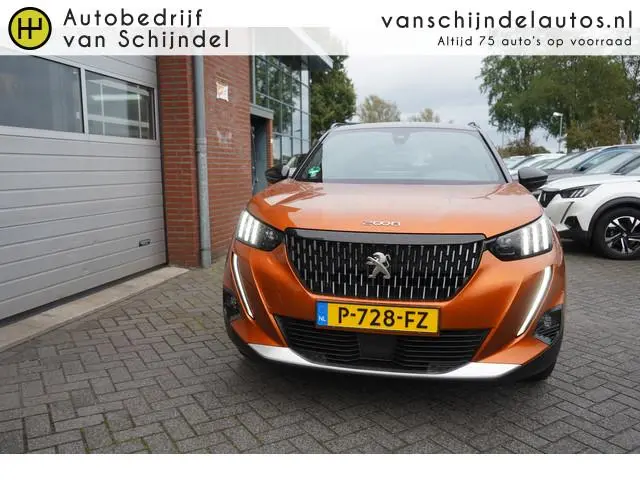Peugeot 2008 1.2 PURETECH 131PK AUTOMAAT GT-LINE ZEER LUXE!!! PANORAMADAK FOCAL TREKHAAK LEDER STOEL...
