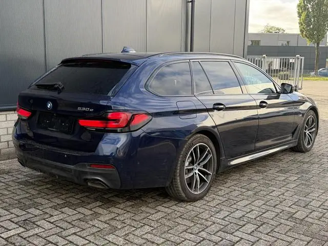 BMW 5-serie Touring 530e High Executive M-Sport 18"/Panoramadak/Leder + memory/Stoelverwarming/Dodeh...