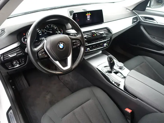 BMW 5-serie 520d M Sport High Exe Aut- Xenon Led, Park Assist, Navi, Virtual Cockpit, Elek Stoel