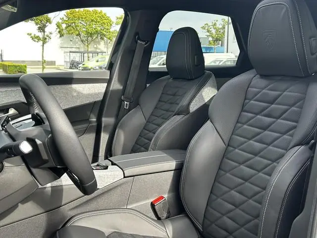 Peugeot e-3008