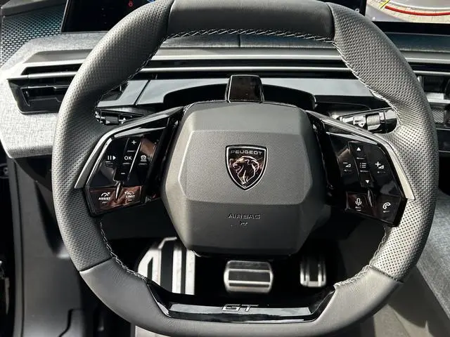 Peugeot e-3008