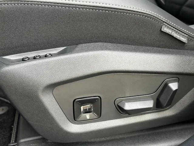 Peugeot e-3008