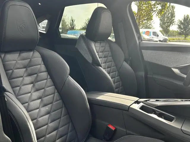 Peugeot e-3008