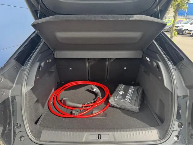 Peugeot e-3008