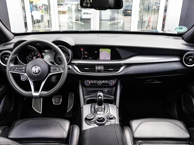 Alfa Romeo Stelvio 2.0 T AWD Veloce Q4 | Pano-dak | Lederen bekleding | H&K |