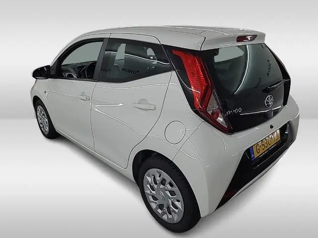 Toyota Aygo 1.0 VVT-i x-play limited 2e-Eig. & Keurig-Onderh. BOVAG-Garantie. NL-Auto.