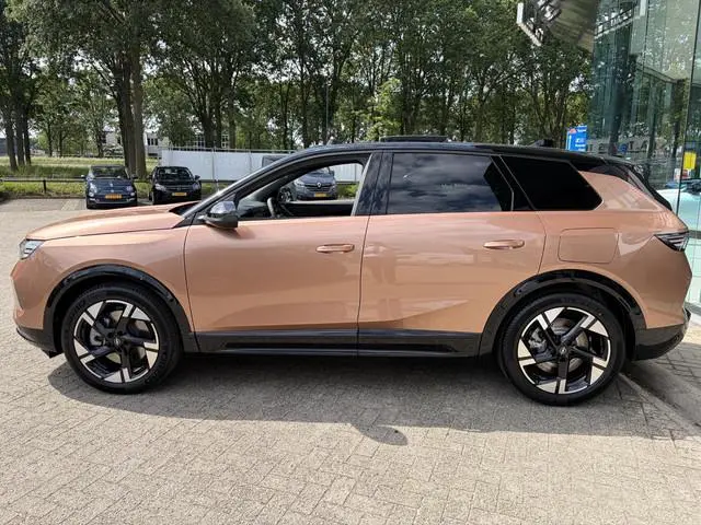 Opel Grandland 1.6 Turbo Plug-in-Hybrid Ultimate | Lederen bekleding | Trekhaak | Demo beschikbaar v...