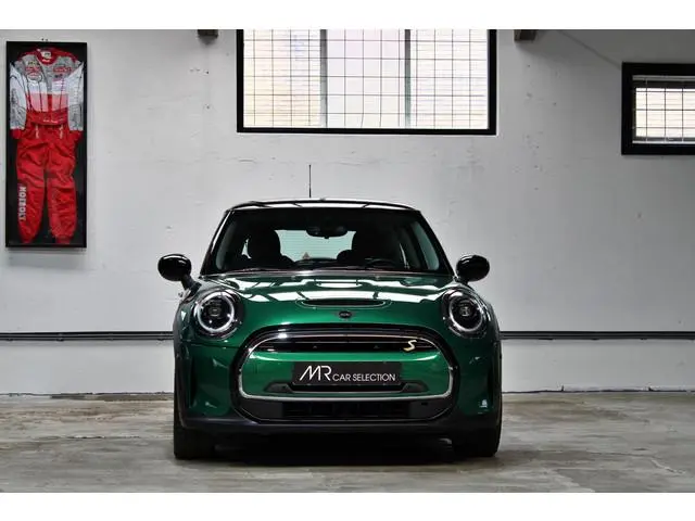 MINI Electric Classic 33 kWh | Adapt. Cruisecontrol | Verwarmd stuur | Camera | Apple Carplay | 17 i...