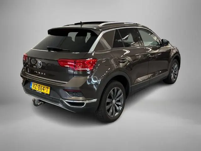 Volkswagen T-Roc 1.0 TSI 115pk Style · Panoramadak · Camera · Apple/Android Car Play · Trekhaak · AC...