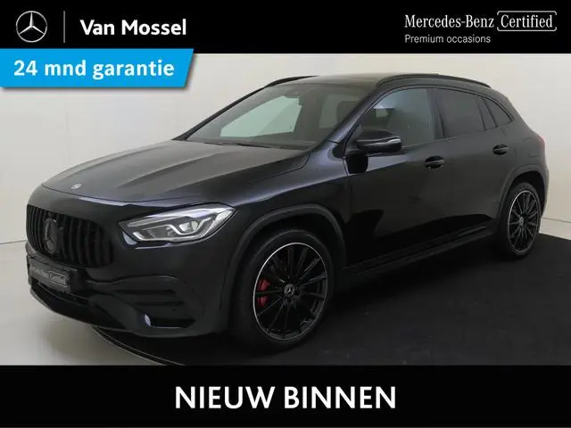 Mercedes-Benz GLA-klasse 250 e AMG Line /Panoramadak /20 Inch /Elek. Trekhaak