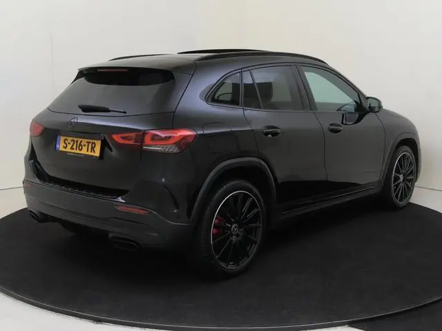 Mercedes-Benz GLA-klasse 250 e AMG Line /Panoramadak /20 Inch /Elek. Trekhaak