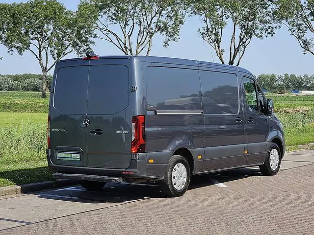 MERCEDES-BENZ SPRINTER 319 mbux led 2xzijdeur!