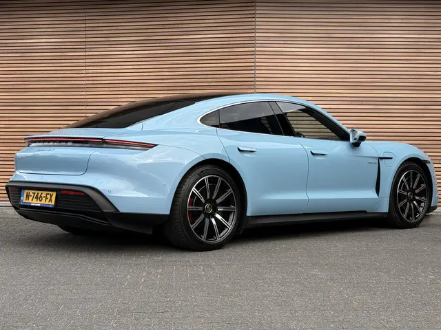 Porsche Taycan 4S Performance 93 kWh 490Pk! Panodak / Luchtvering / Sport Chrono / Bose / Leer / PPF...