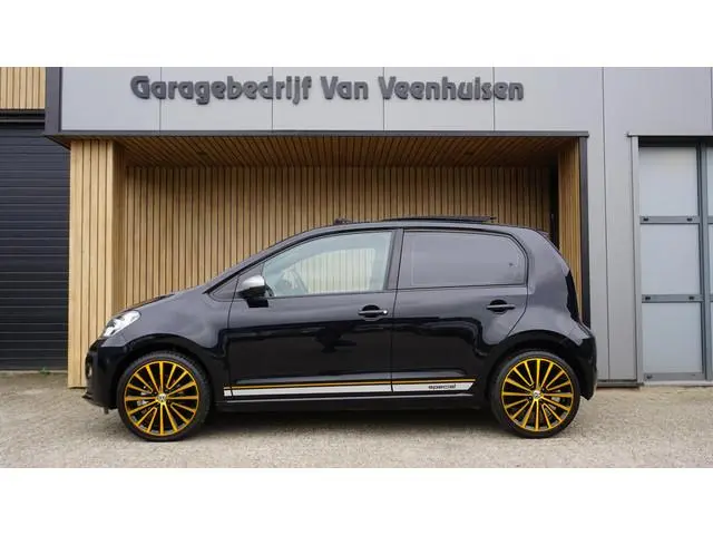 Volkswagen Up! 1.0 75pk 5Drs Automaat Special Up! Pano.Dak 17inch LM Beats Trekhaak A-Camera Cruise...