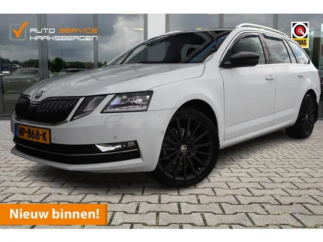 ŠKODA Octavia Combi 1.0 TSI Greentech Style Business | Pano | Trekhaak | Winter Pakket |