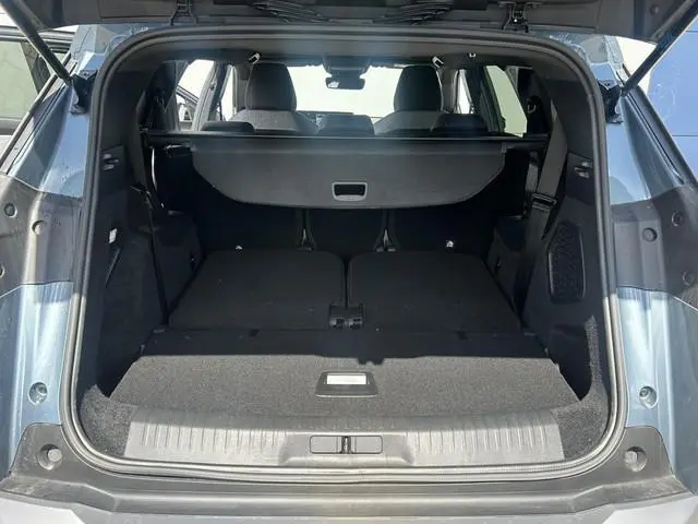 Peugeot e-5008
