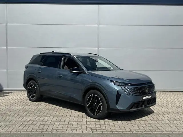 Peugeot e-5008