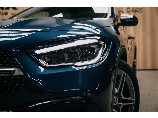 Mercedes-Benz GLA 180 d Business Solution AMG | AMG-Line | Pano | Stoelverwarming | Achteruitrijcame...