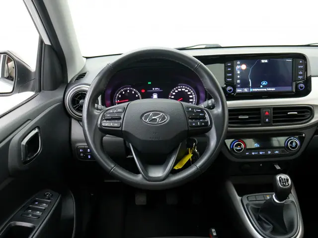 Hyundai i10 1.0 Premium | Navigatie | Clima | Dealer onderhouden | 1e Eigena