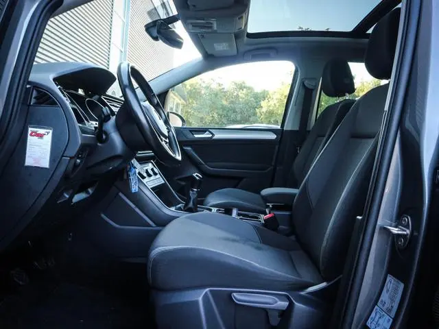 Volkswagen Touran 1.6 TDI SCR Connected Series 7p Clima | Cruise | Navi | Panoramadak | Trekhaak | P...
