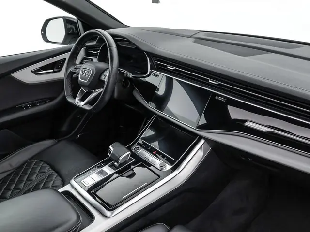 Audi Q8 60 TFSIe 462pk Tiptronic Quattro Pro Line S · Panoramadak · Bang & Olufsen · Luchtvering · 3...