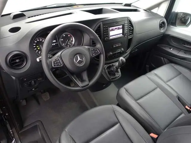Mercedes-Benz Vito 116 CDI XL AMG Night Edition- 3 Pers, Leder, Stoelverwarming, Park Assist, Cruise, Clima, Sidebars