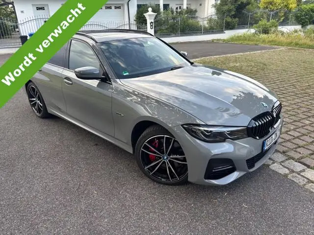 BMW 3-serie Touring 330e xDrive High Executive M Sport Nardo Grau Individual metallic Panoramadak Tr...