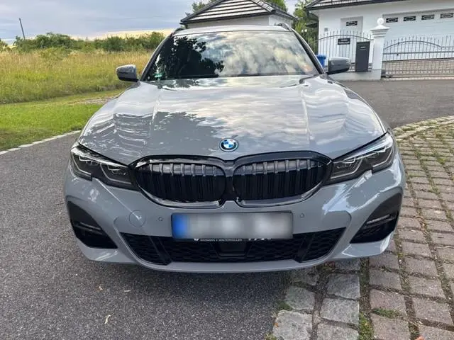BMW 3-serie Touring 330e xDrive High Executive M Sport Nardo Grau Individual metallic Panoramadak Tr...