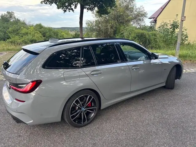 BMW 3-serie Touring 330e xDrive High Executive M Sport Nardo Grau Individual metallic Panoramadak Tr...