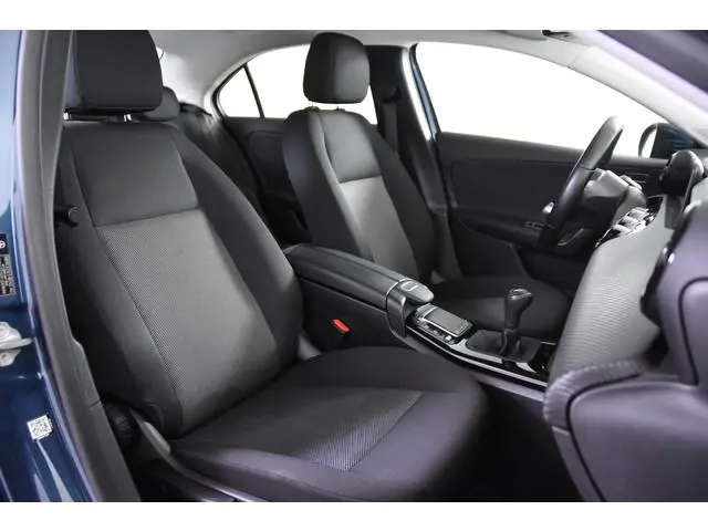 Mercedes-Benz A-klasse 180 d Business Solution *1ste Eigenaar*Navigatie*Stoelverwarming*Camera*